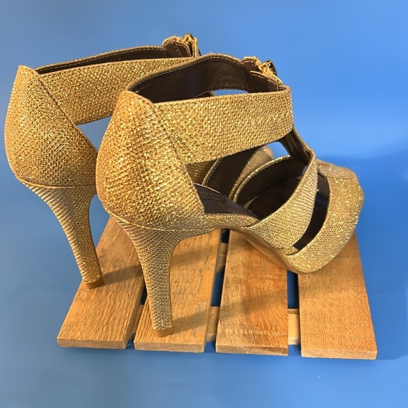 Support The Live Host 4 NWT Items (Unlisted) - Picture 5 of 8